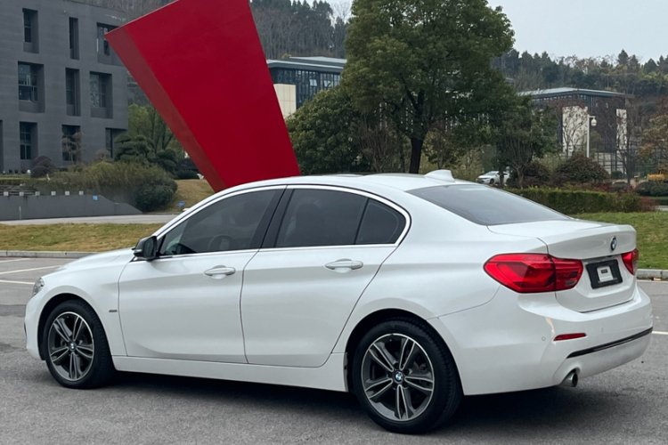 宝马1系 2017款 118i 运动型车身外观6004