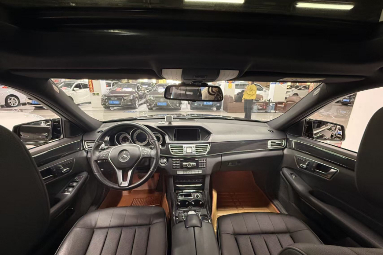 奔驰E级 2015款 E 200 L 运动型中控内饰7002