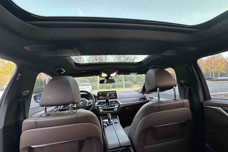 宝马5系 2022款 改款 530Li 领先型 M运动套装中控内饰7002