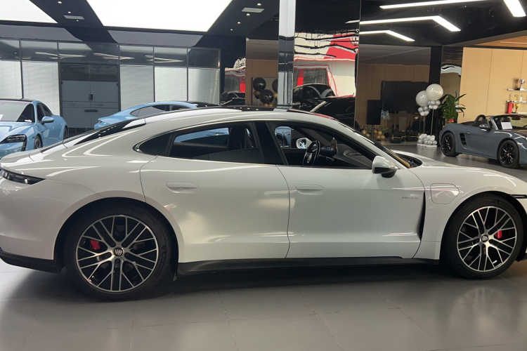 保时捷 2019款 Taycan 4S车身外观6002