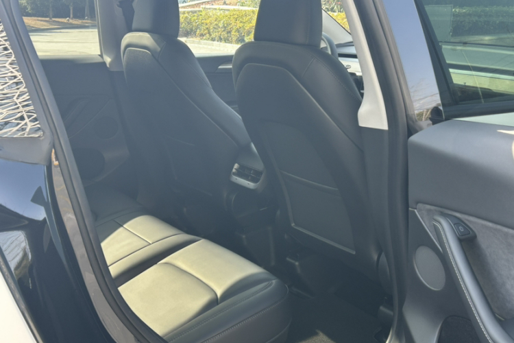 特斯拉 Model Y 2022款 改款 后轮驱动版中控内饰7002