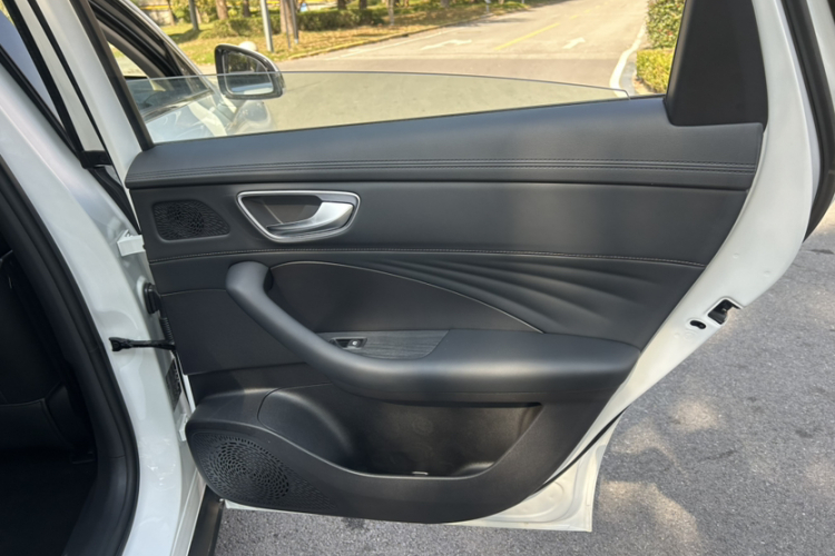 荣威D7 2025款 DMH 125km 世界冠军版中控内饰7004