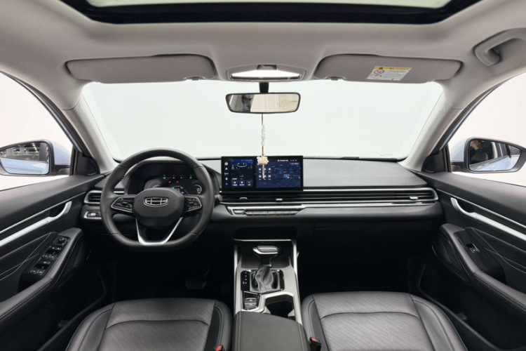 吉利汽车 帝豪 2023款 第4代冠军版 1.5L CVT尊贵型中控内饰7008