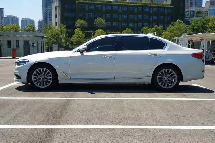 宝马5系 2018款 530Li 领先型 豪华套装车身外观6010
