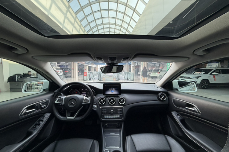 奔驰GLA 2019款 GLA 200 动感型中控内饰7005