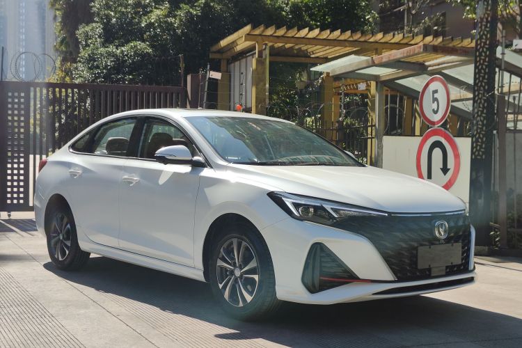 长安 逸动 2025款 PLUS 1.4T 双离合高能版车身外观6001