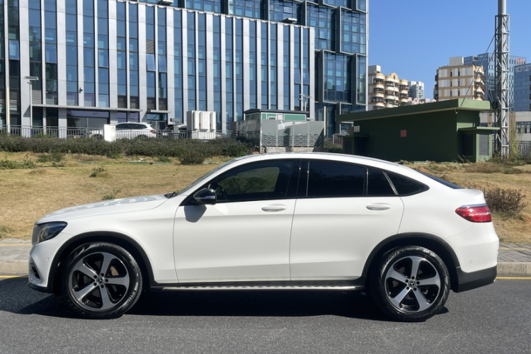 奔驰GLC轿跑  GLC 200 4MATIC 轿跑SUV车身外观6004