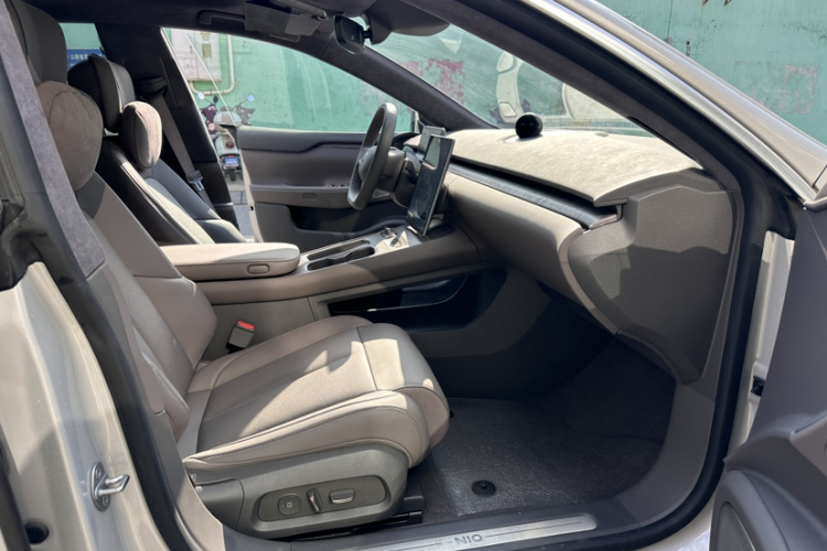 蔚来ET7 2024款 75kWh 行政版中控内饰7008