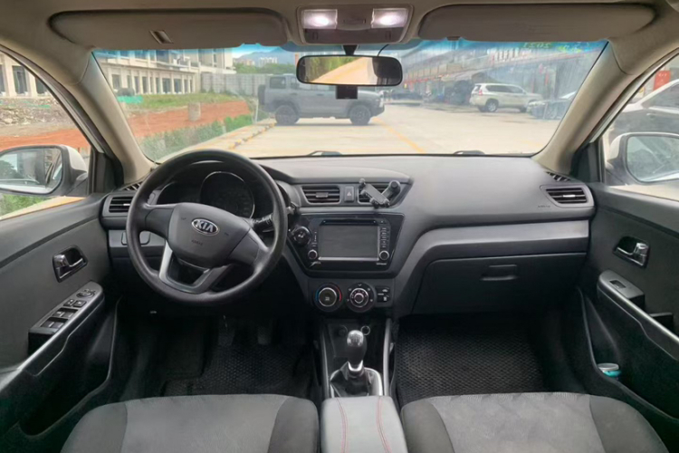 起亚K2 2012款 两厢 1.4L MT GLS中控内饰7003