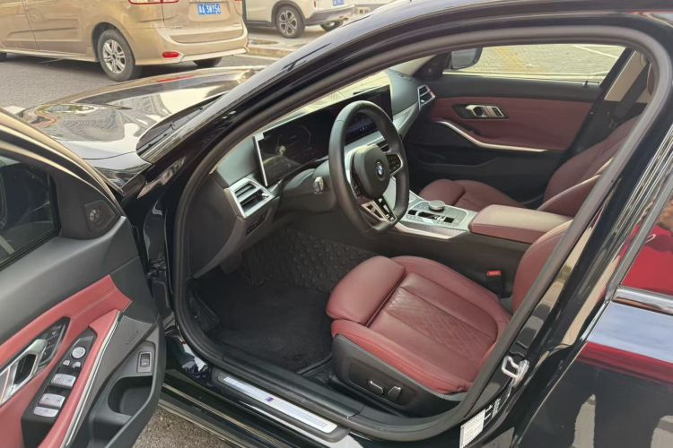 宝马3系 2025款 330Li M运动曜夜套装中控内饰7014