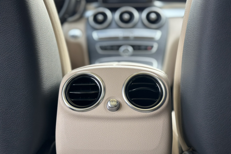 奔驰C级 2015款 C 200 L 运动型中控内饰7008