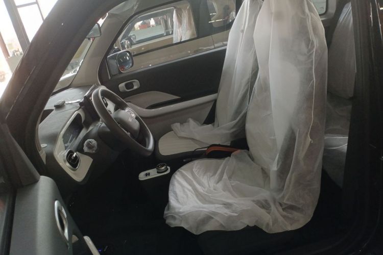 吉利银河 2025款 210km 熊猫卡丁中控内饰7001