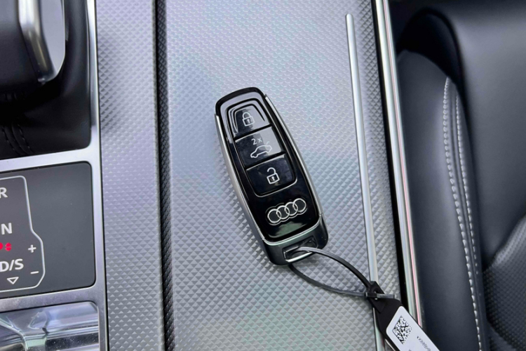 奥迪A6L 2025款 改款 40 TFSI 豪华动感型中控内饰7002