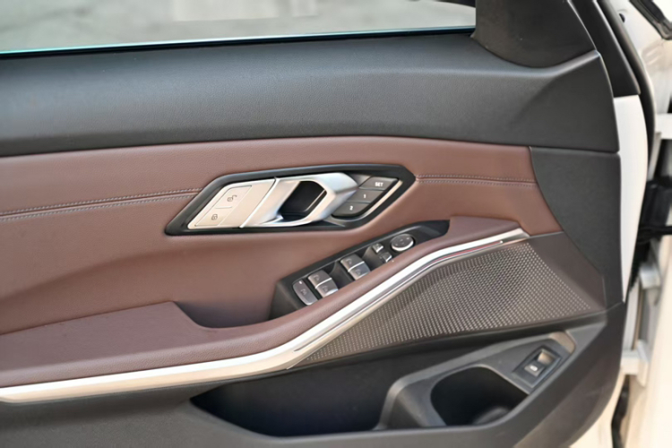 宝马3系 2022款 325Li M运动套装中控内饰7008