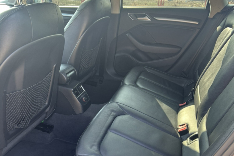 奥迪A3 2016款 Sportback 35 TFSI 风尚型中控内饰7003