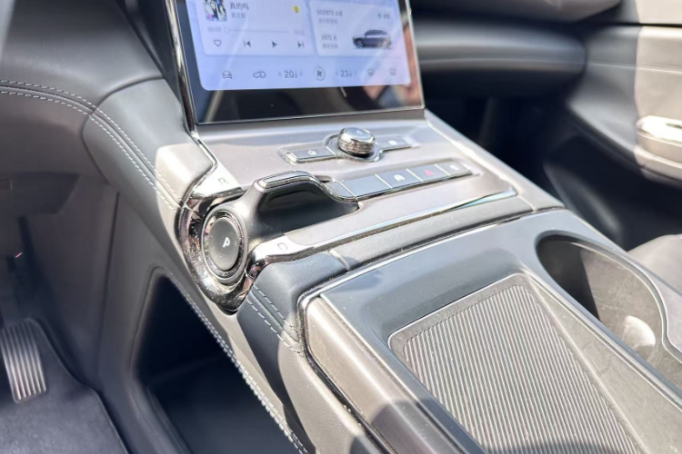 蔚来ES6 2019款 420KM 运动版中控内饰7007