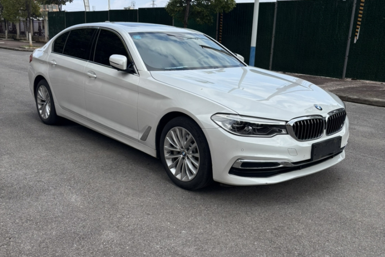 宝马5系 2020款 530Li 领先型 豪华套装车身外观6001