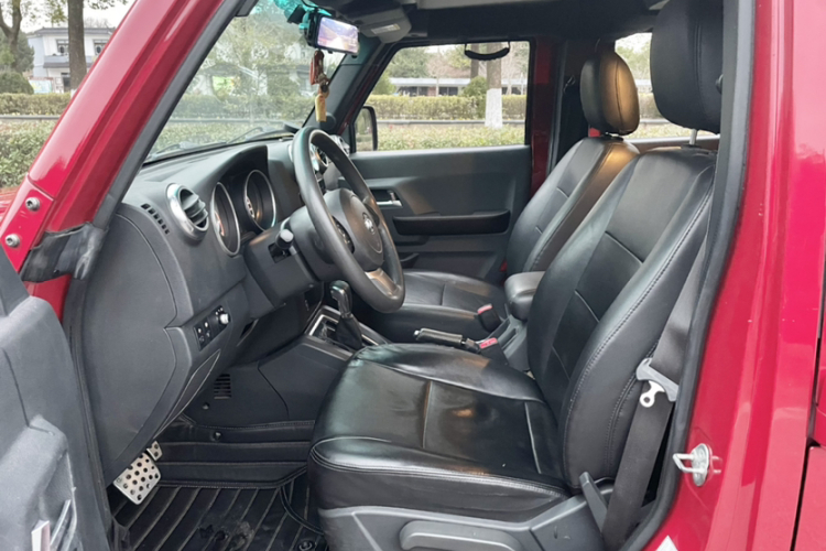 北京越野 北京BJ40 2016款 40L 2.3T 自动两驱豪华版局部细节19