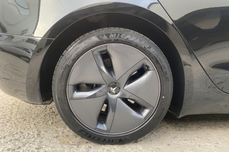 特斯拉 Model 3 2020款 标准续航后驱升级版车身外观6008