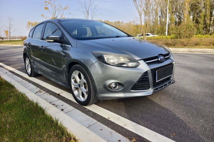 福特 福克斯 2012款 两厢 2.0L 手动豪华运动型车身外观6003