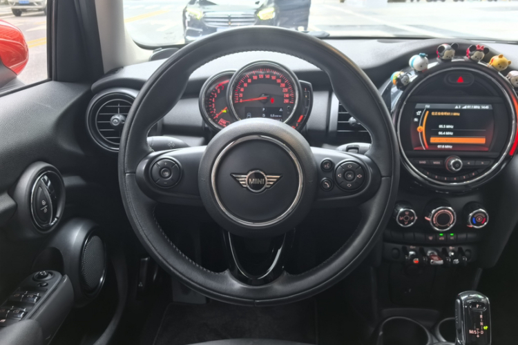 MINI 2019款 1.5T ONE 五门版中控内饰7010