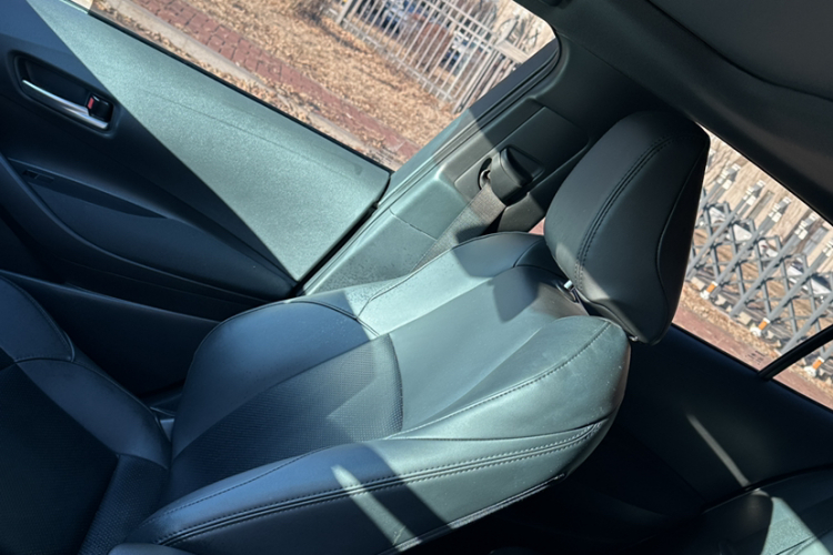 丰田 雷凌 2023款 185T CVT豪华版中控内饰7003