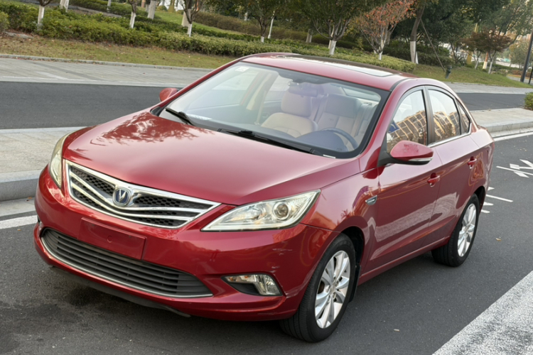 长安 逸动 2014款 1.6L 自动豪华型车身外观1