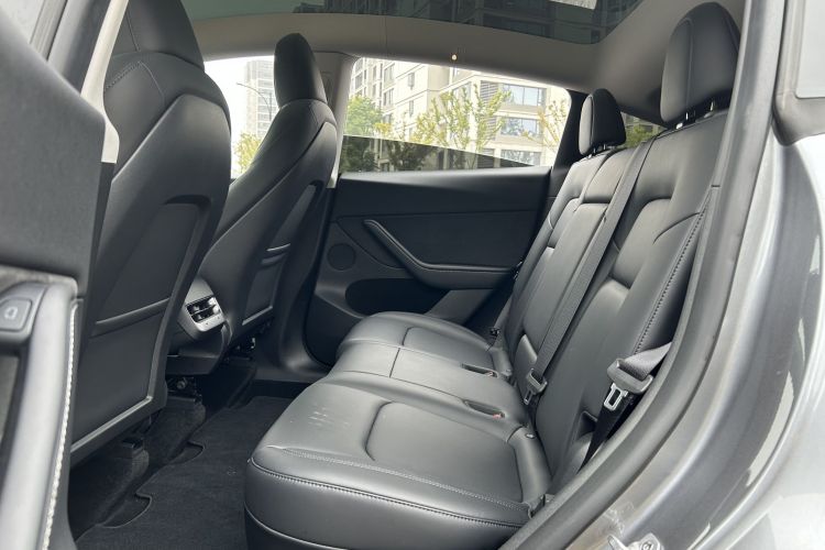 特斯拉 Model Y 2024款 后轮驱动版中控内饰7001