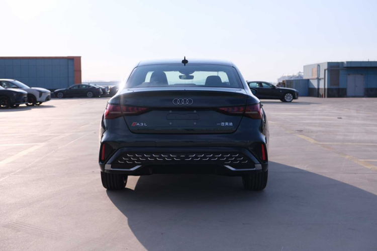 奥迪A3 2025款 A3L Limousine 35TFSI 飞驰尊享型车身外观6006