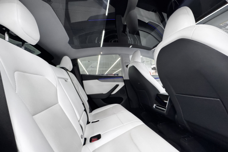 特斯拉 Model Y 2025款 后轮驱动版中控内饰7011