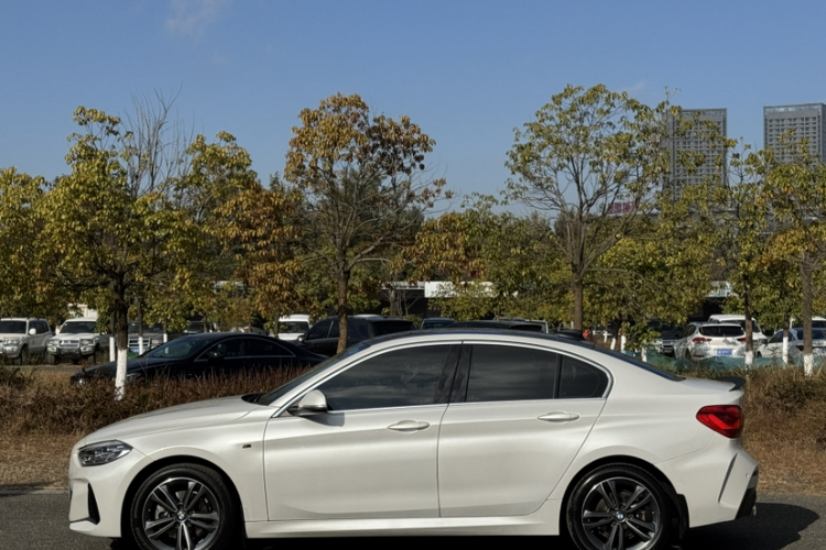 宝马1系 2021款 改款 120i M运动版车身外观6008