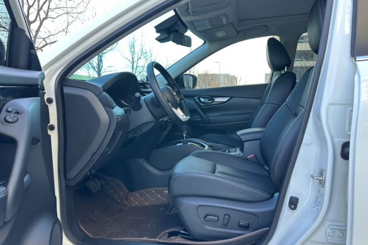 日产 奇骏 2023款 经典 2.0L 两驱智联臻享版中控内饰7003