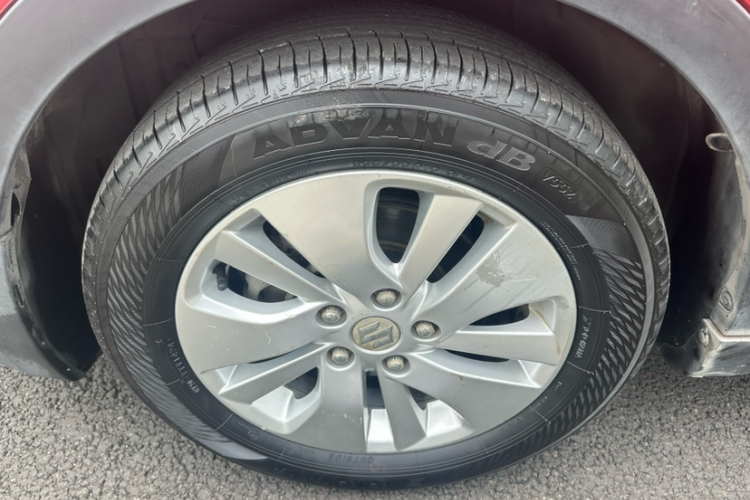 铃木 锋驭 2014款 1.6L CVT两驱精英型中控内饰7002