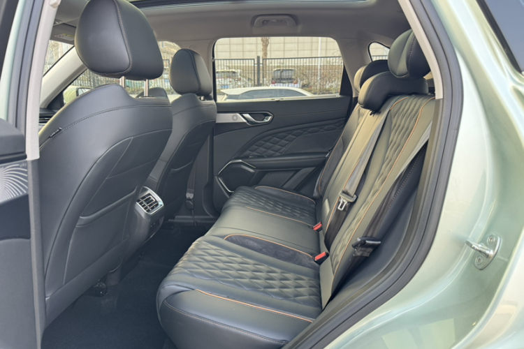 魏牌 拿铁DHT 2022款 1.5T DHT超大杯中控内饰7008