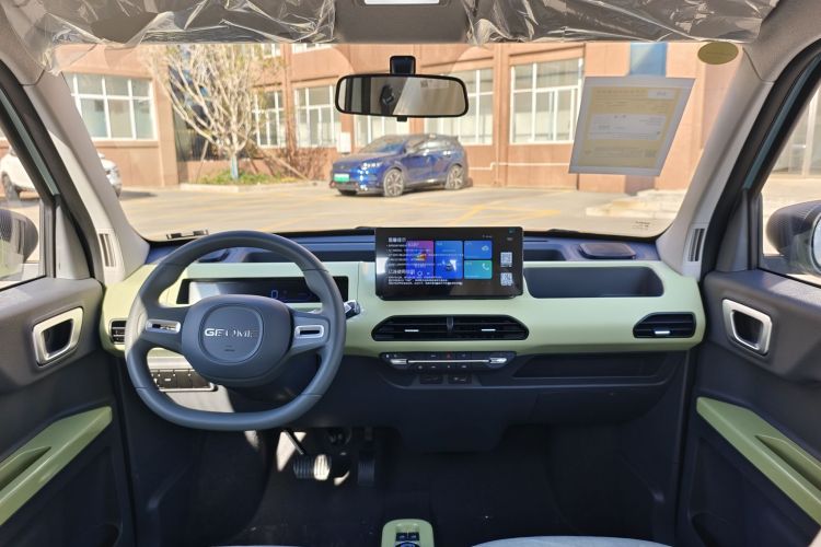 吉利银河 2024款 熊猫mini 200km 耐力熊中控内饰7003