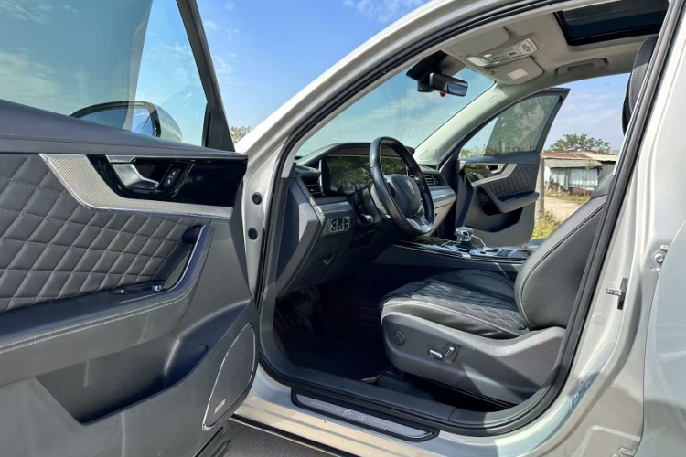 红旗HS5 2019款 2.0T 智联旗享版中控内饰7005