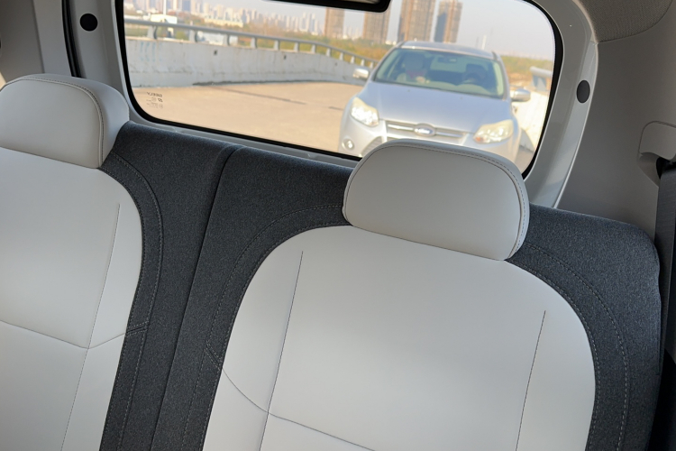 吉利银河 2025款 210km 熊猫卡丁中控内饰7004