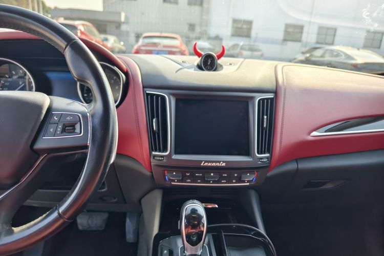 玛莎拉蒂 Levante 2016款 3.0T 标准型中控内饰7005