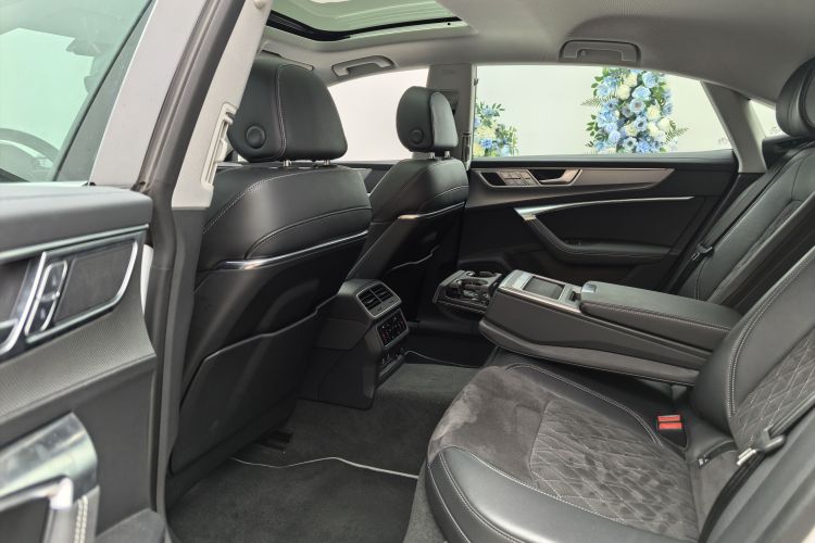 奥迪A7L 2024款 45 TFSI quattro 奢享型中控内饰7003