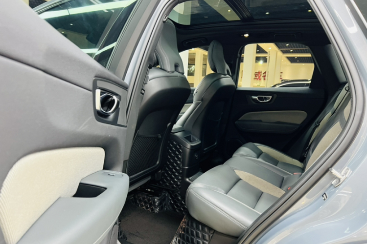 沃尔沃XC60新能源 2022款 T8 插电混动 四驱智远运动版中控内饰7006