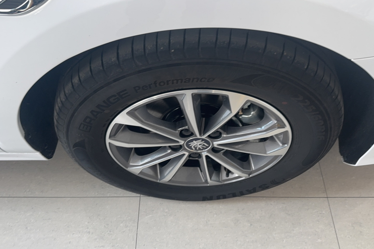 比亚迪 秦PLUS 2024款 荣耀版 DM-i 55KM领先型局部细节9010