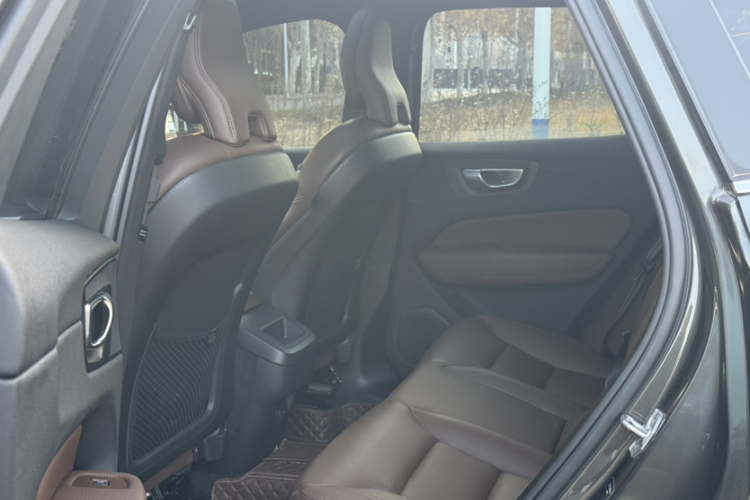 沃尔沃XC60 2022款 B5 四驱智逸豪华版中控内饰7001