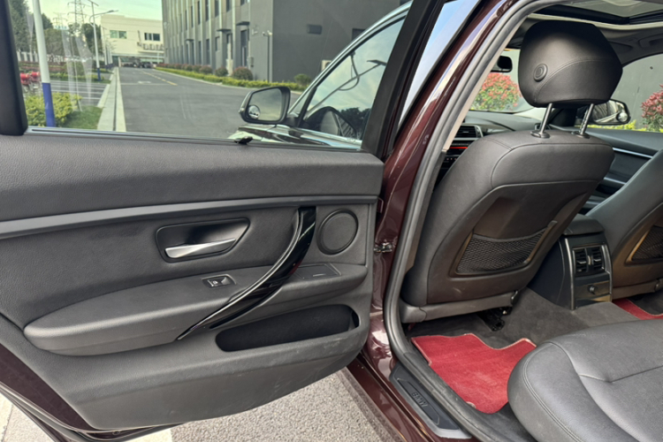 宝马3系 2017款 320Li 时尚型中控内饰7006