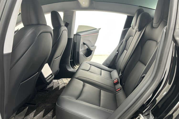 特斯拉 Model 3 2023款 后轮驱动版中控内饰7003