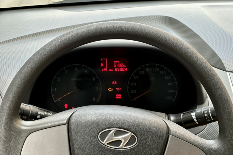 现代 瑞纳 2014款 1.4L 手动智能型GLS中控内饰15