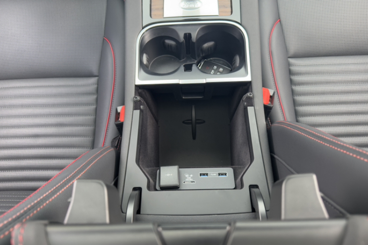 路虎 发现运动版 2020款 249PS R-Dynamic 性能科技版 7座中控内饰7004