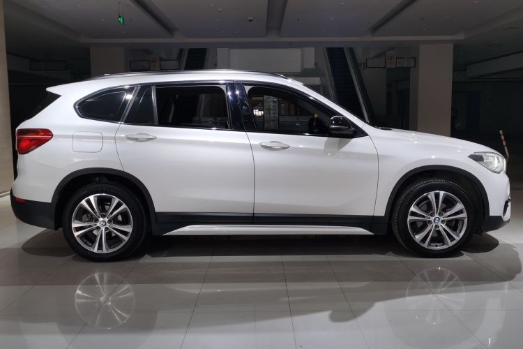 宝马X1 2018款 sDrive18Li 尊享型车身外观6003