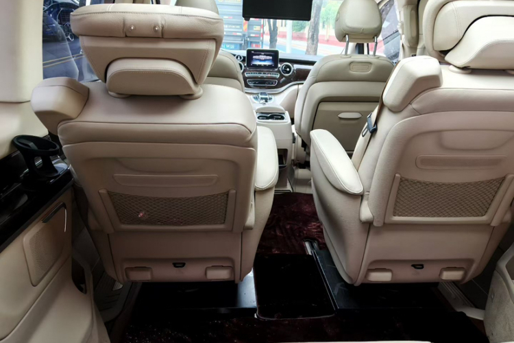 奔驰V级 2018款 V 260 L 尊贵加长版 国VI中控内饰7006
