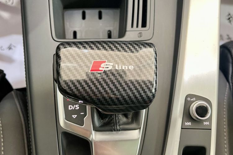 奥迪A4L 2022款 40 TFSI 豪华动感型中控内饰7003