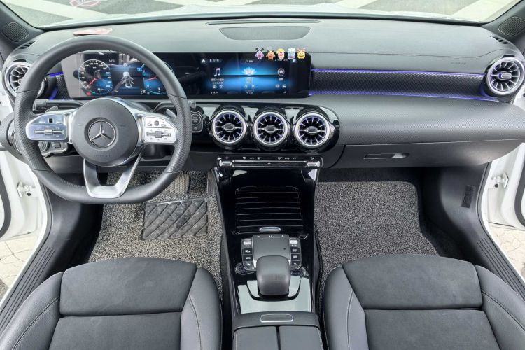 奔驰A级 2022款 改款二 A 200 L 运动轿车时尚型中控内饰7001